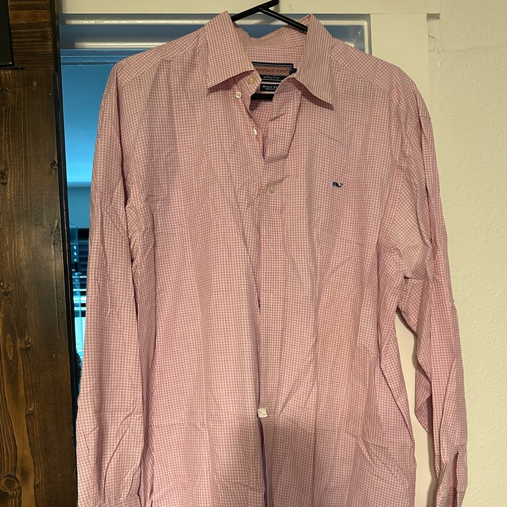 Large pink vineyard vines shirt